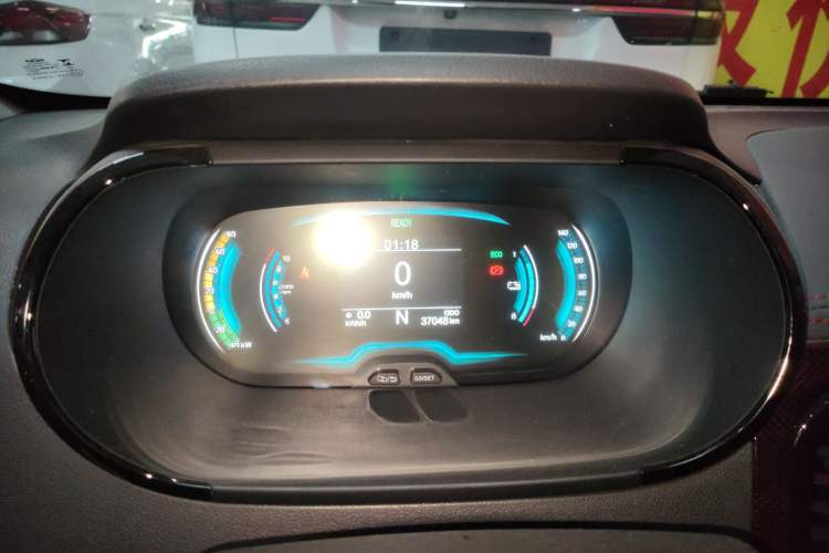 Used Chery Little Ant 2022 Sweet Pink Edition Half-Sugar Version Lithium Iron Phosphate 29.2 kWh 30 kW 301 km