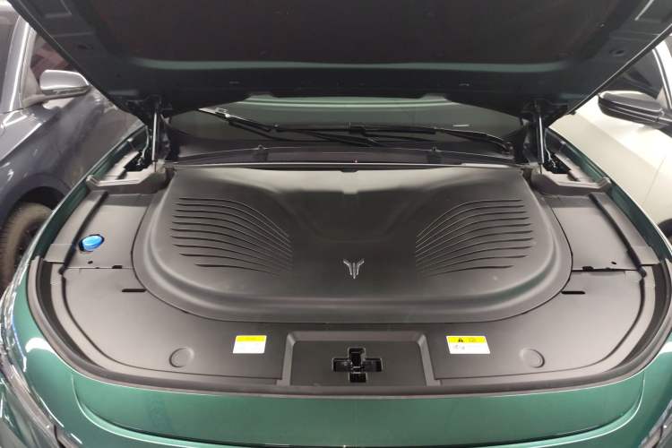 Used VOYAH FREE 2025 318 259 km All-Wheel-Drive Exploration Edition
