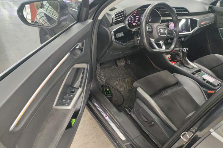 Used Audi Q3 2019 40 TFSI Fashion Dynamic Model
