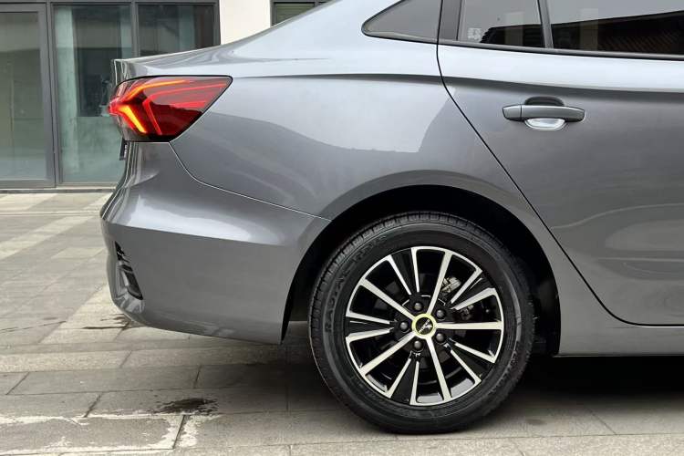 Used Roewe i5 2021 1.5L CVT Platinum Edition
