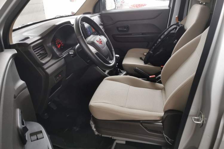 Used Wuling Hongguang V 2022 1.5L Jingqu Edition Enclosed-Window Vehicle with Electric Power Steering LAR
