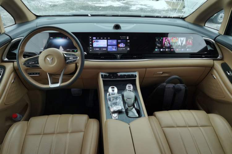 Used VOYAH Dream 2024 PHEV Extended-Range Premium Edition
