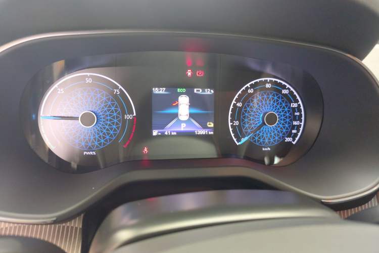 Used Hongqi E-QM5 2023 Base Travel Edition
