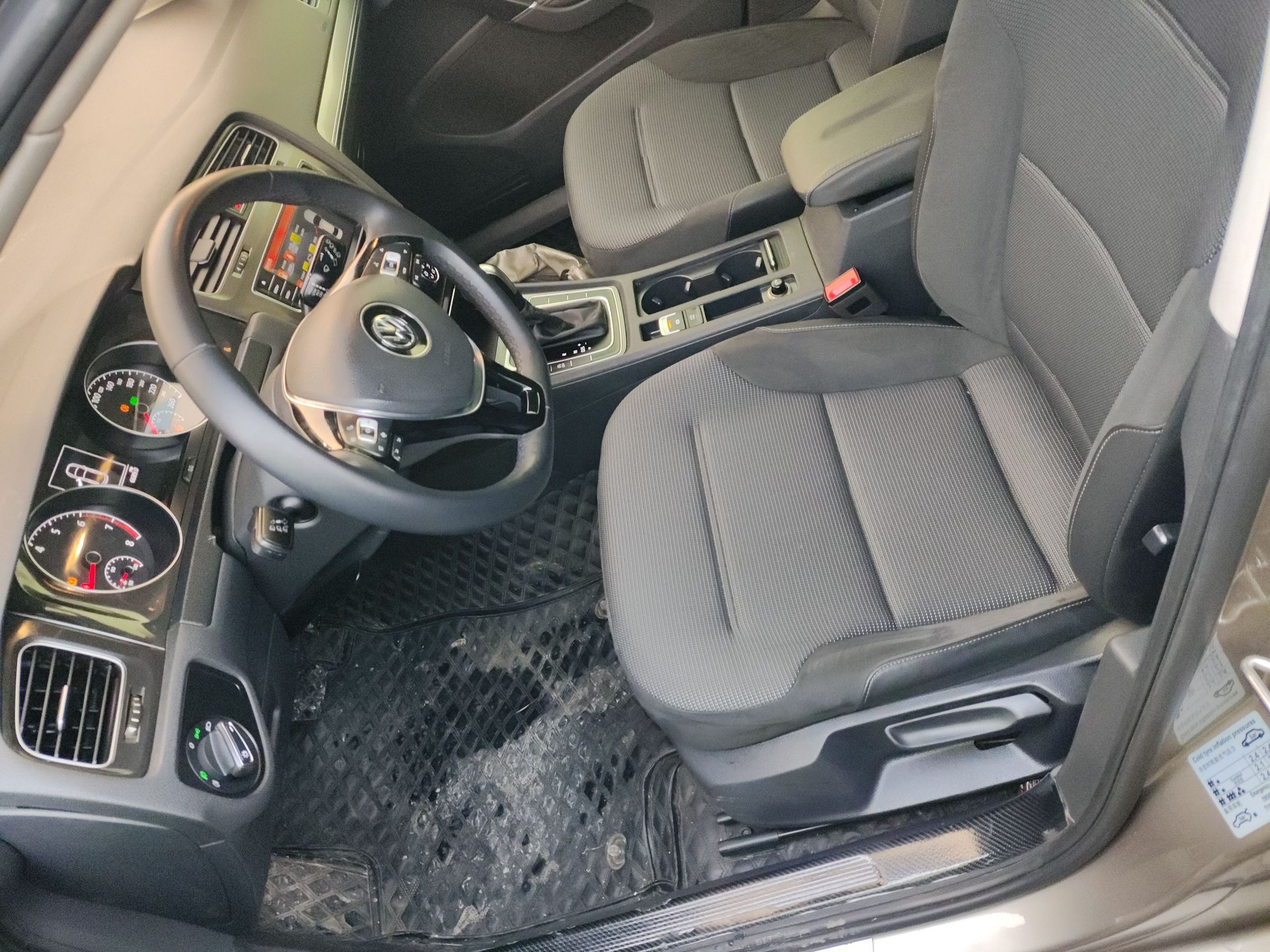 Переднее сиденье в автомобиле