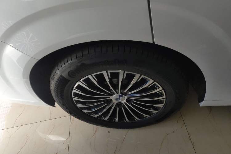 Used Denza D9 2022 DM-i 945 Luxury Model
