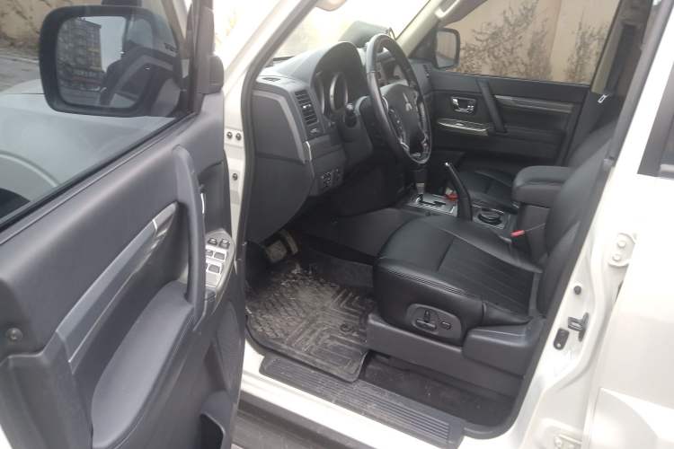 Used Mitsubishi Pajero (Import) 2016 3.0L Automatic Standard Version China V Standard