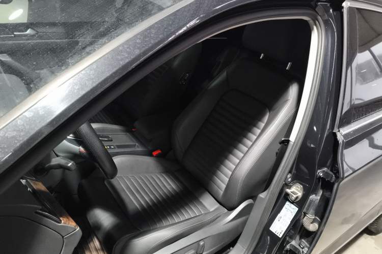 Used Volkswagen Magotan 2019 330TSI DSG Leading Model China VI Standard