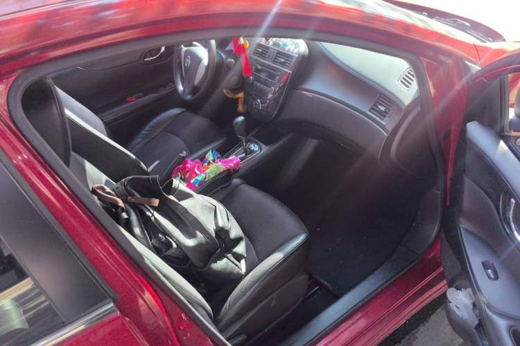 Used Nissan Tiida 2013 1.6L CVT Cool Cafe Edition
