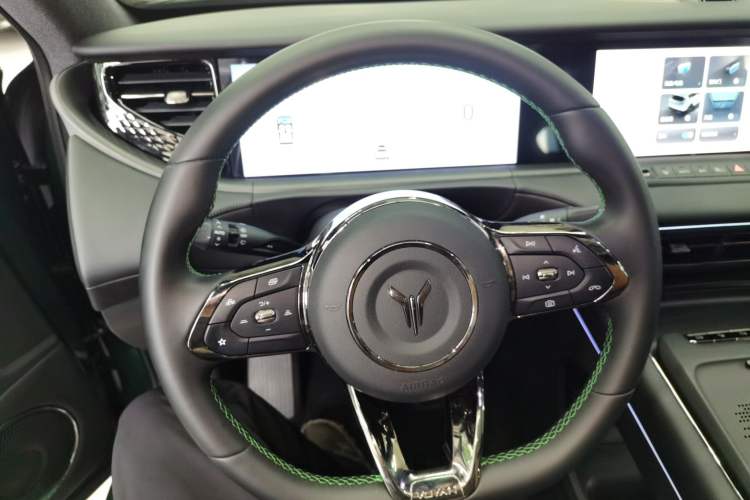 Used VOYAH FREE 2025 318 259 km All-Wheel-Drive Exploration Edition