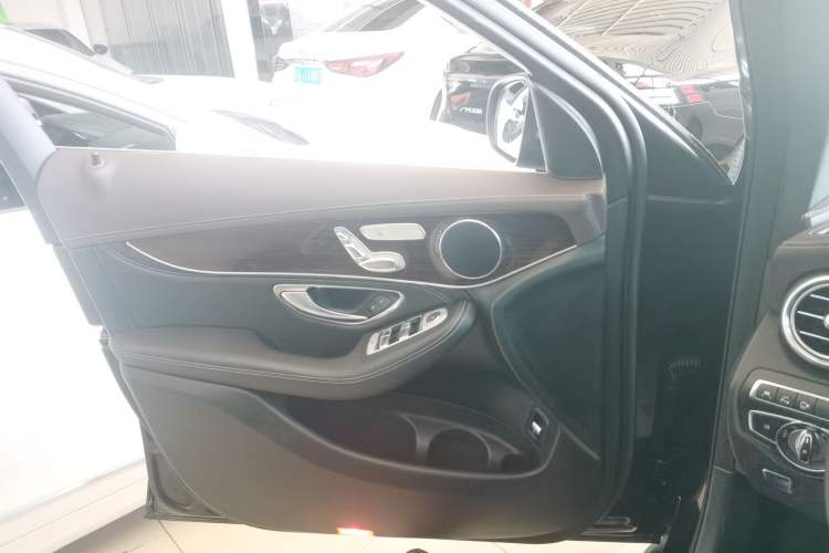 Used Mercedes-Benz GLC 2018 Facelift GLC 260 4MATIC Luxury Edition
