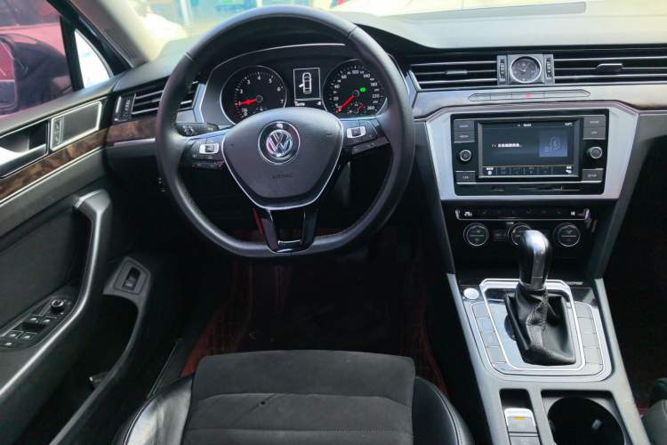 Used Volkswagen Magotan 2018 330TSI DSG Luxury Model