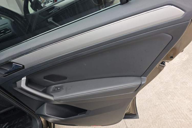 Used Volkswagen Tiguan L 2019 330TSI Automatic Two-Wheel Drive Panoramic Comfort Edition China VI Standard
