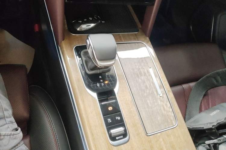 Used Hongqi HS7 2023 2.0T Automatic All-Wheel-Drive Flagship Edition Six Seats