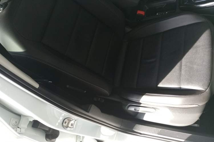 Used Volkswagen T-ROC 2021 280TSI DSG Two-Wheel Drive Comfort Connect Edition
