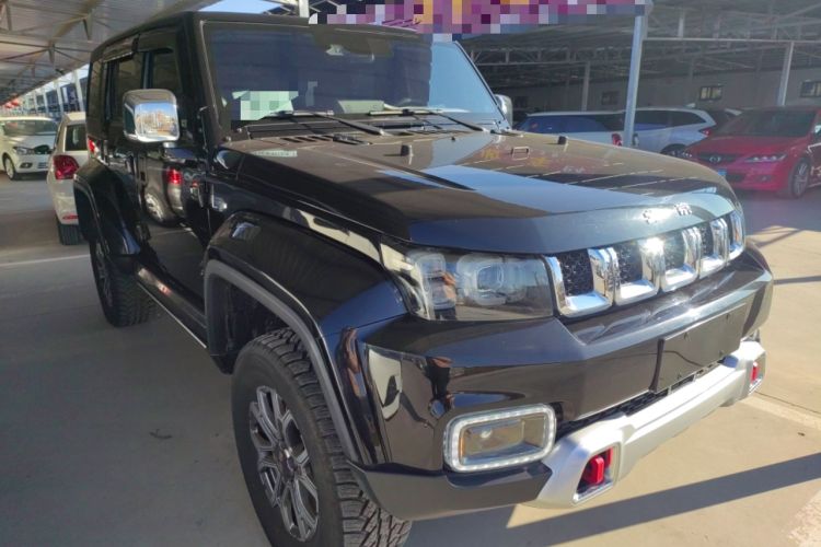 Used  BJ40 2023 2.0T Automatic Four-Wheel Drive Urban Hunter Edition Chivalrous Type
