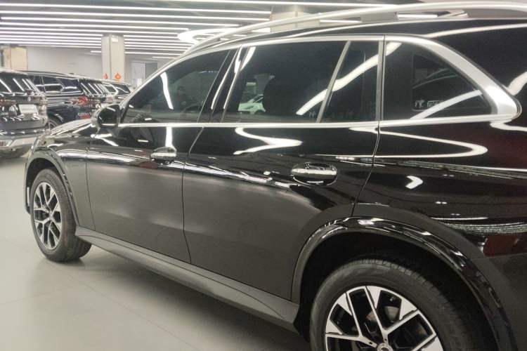 Used Mercedes-Benz GLC 2023 GLC 260 L 4MATIC Luxury Model 5 Seats
