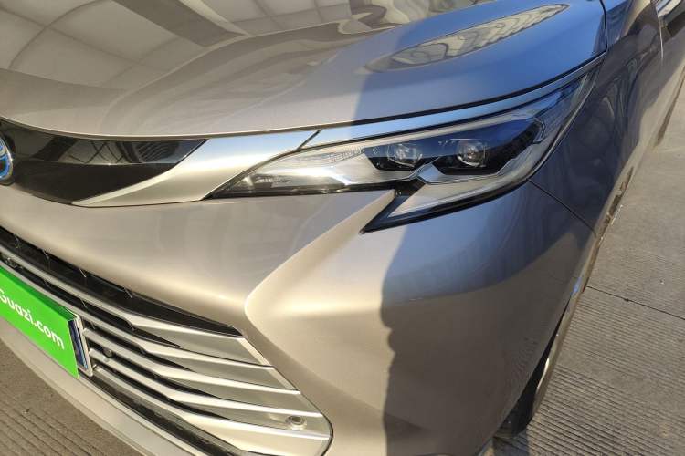 Used Toyota Sienna 2021 2.5L Hybrid Platinum Edition