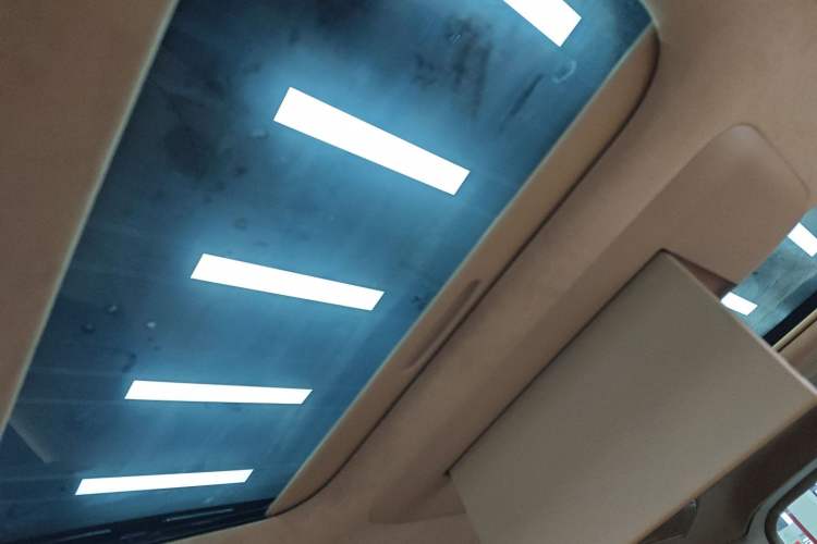 Used VOYAH Dream 2025 PHEV Four-Wheel-Drive Flagship Kunpeng Edition
