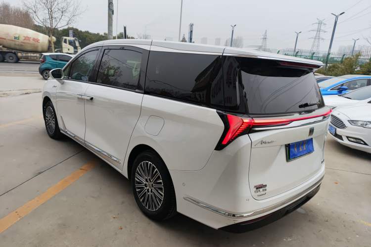 Used Buick GL8 New Energy 2024 Lu Zun Luxury Edition 7-Seater
