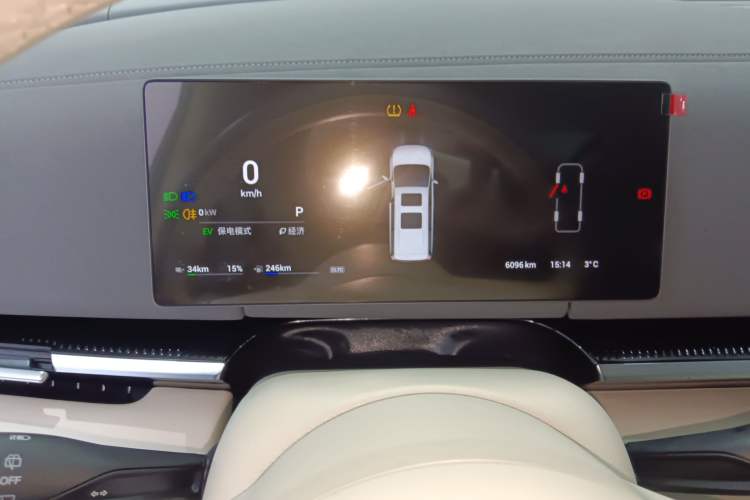 Used VOYAH Dream 2025 PHEV Four-Wheel-Drive Flagship Kunpeng Edition
