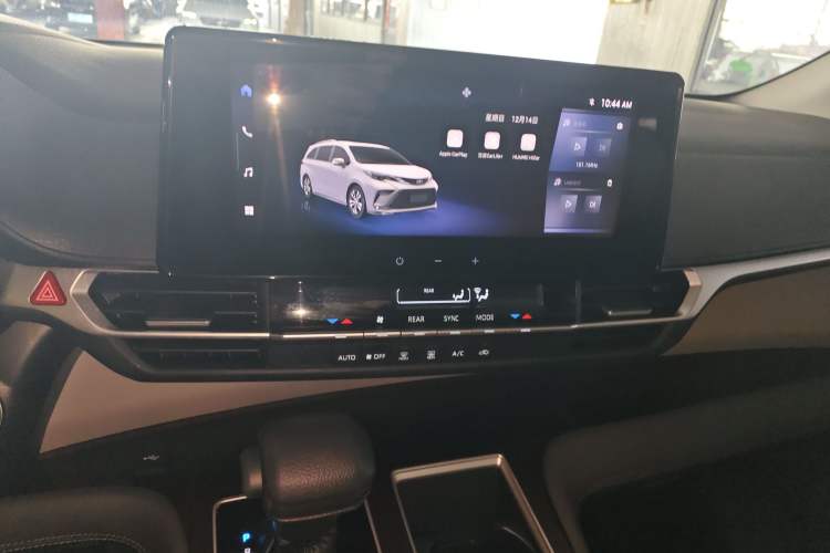 Used Toyota Granvia 2024 2.5L Hybrid Comfort Edition
