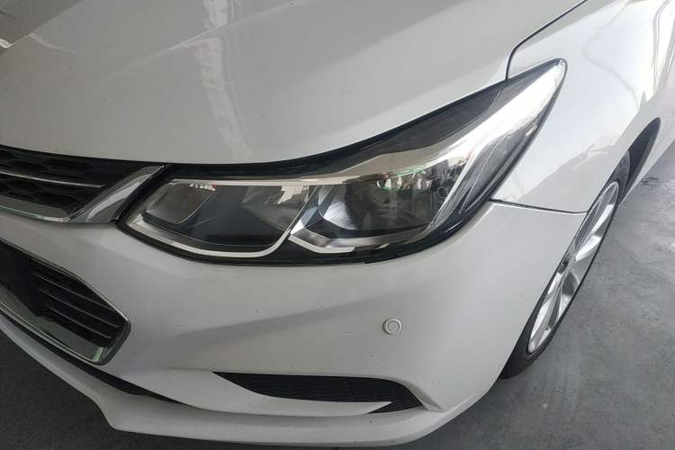 Used Chevrolet Cruze 2017 1.5L Automatic Pioneer Sunroof Edition
