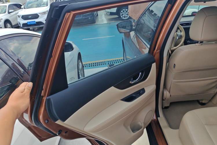 Used Nissan X-Trail 2015 2.0L CVT Comfort MAX Edition 2WD