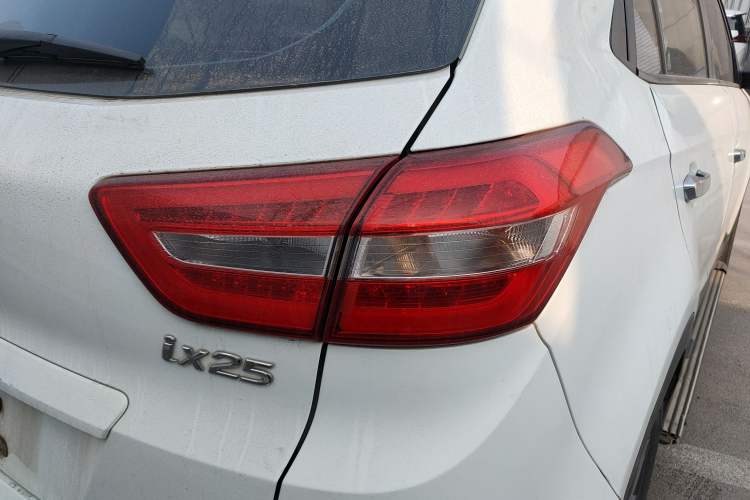 Used Hyundai ix25 2015 1.6L Automatic Two-Wheel-Drive Deluxe DLX Model