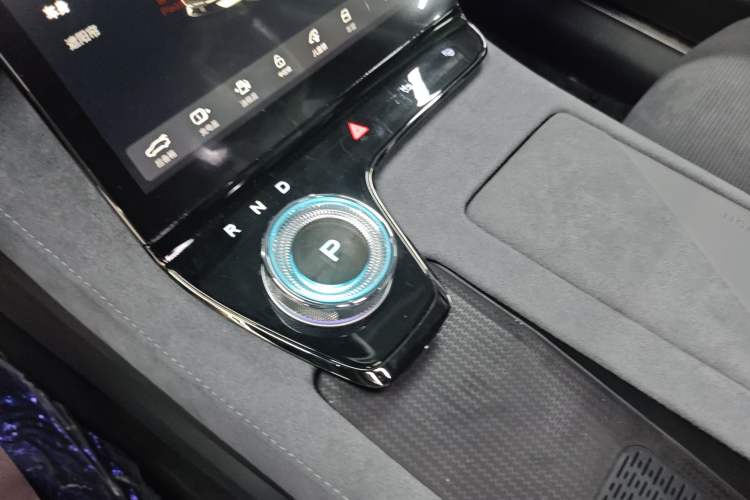 Used VOYAH PASSION 2024 PHEV Four-Wheel Drive Ultra-Long Range Executive Edition
