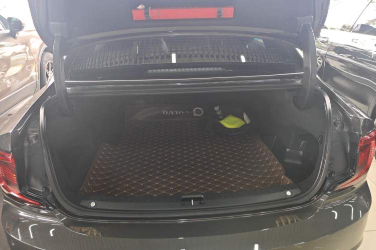 Used Volvo S90 New Energy 2022 Restyled T8 E-Drive Hybrid Zhiyi Luxury Edition
