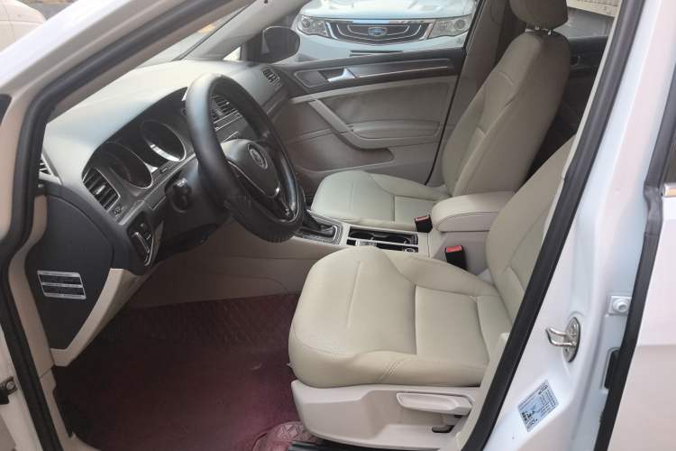 Used Volkswagen Golf 2016 1.6L Automatic Comfort Model
