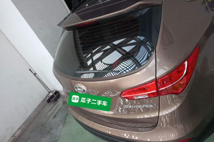 Used Hyundai Santa Fe 2013 2.4L Automatic Two-Wheel Drive Smart Version