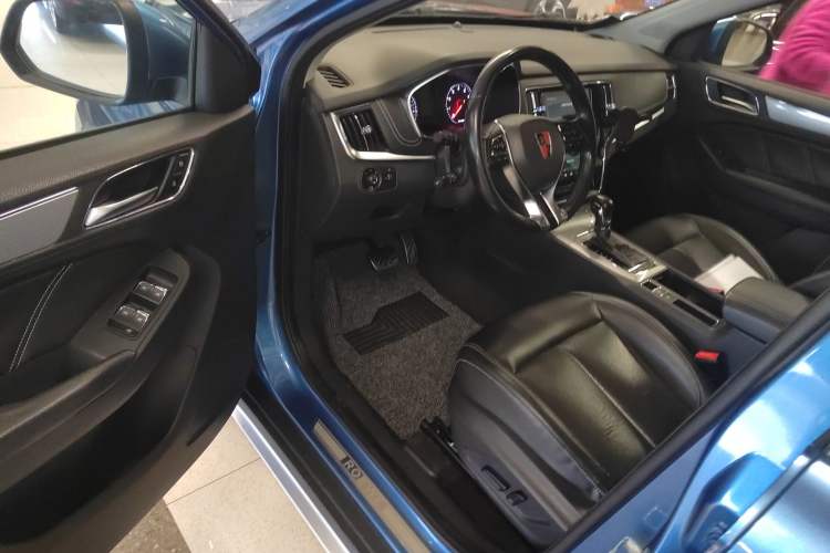 Used Roewe RX5 2016 20T Two-Wheel Drive Automatic Internet Smart Edition
