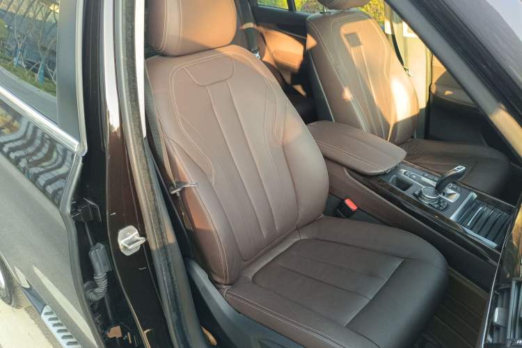 Used BMW X5 2015 xDrive28i
