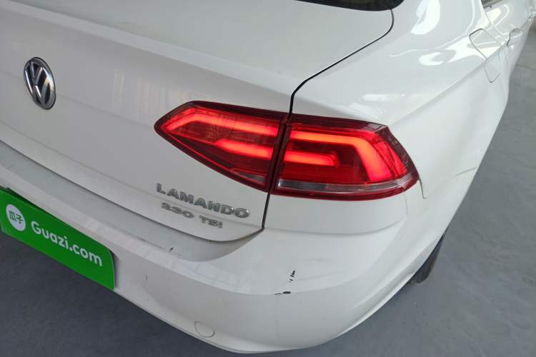 Used Volkswagen Lamando 2015 230TSI DSG Fashion Edition
