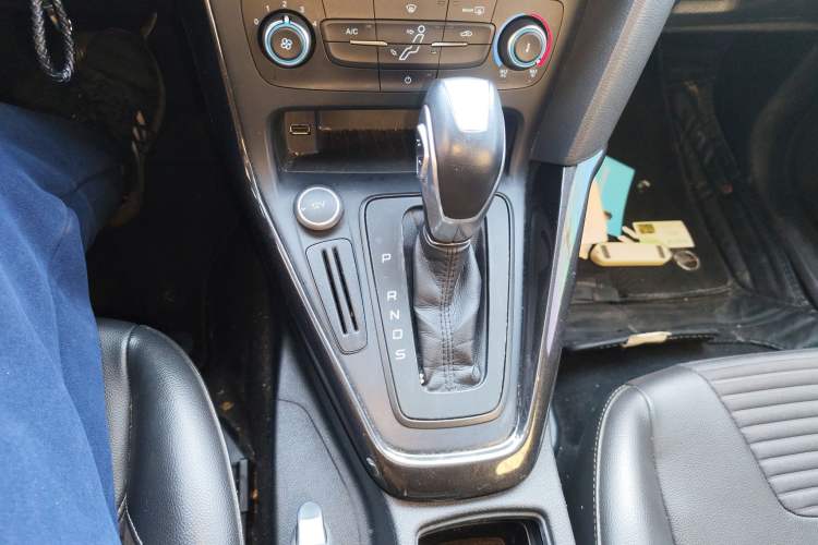 Used Ford Focus 2018 Hatchback Classic 1.6L Automatic Trendy SmartDrive Edition
