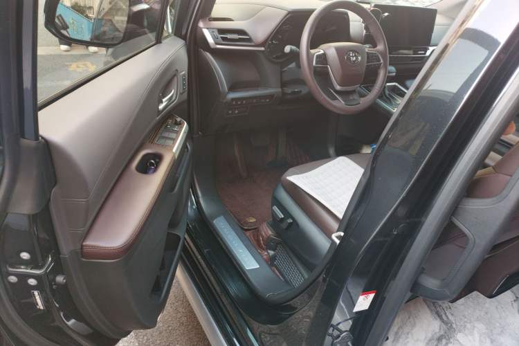 Used Toyota Granvia 2024 2.5L Hybrid Prestige PLUS Four-Wheel Drive Version