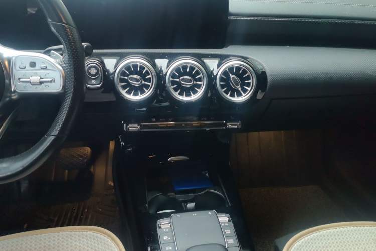 Used Mercedes-Benz A-Class 2022 Revised Version A 200 L Sport Sedan Fashionable Style