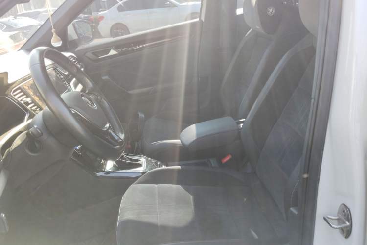 Used Volkswagen T-ROC 2021 280TSI DSG Two-Wheel Drive Luxury Smart Connectivity Version
