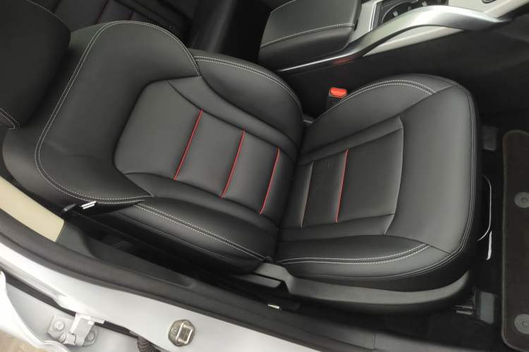 Used Geely Auto Emgrand X7 Sport 2018 2.0L Manual Two-Wheel Drive Zhiya Version
