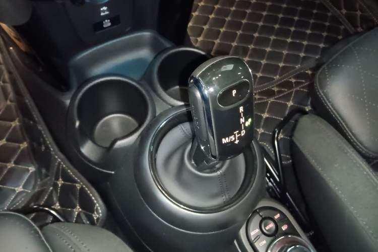 Used  MINI 2023 Facelift 2.0T COOPER S Artist Five-Door Edition
