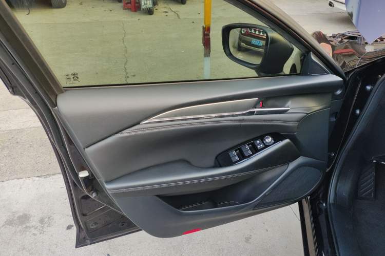 Used Mazda Atenza 2020 2.0L Blue Sky Luxury Edition
