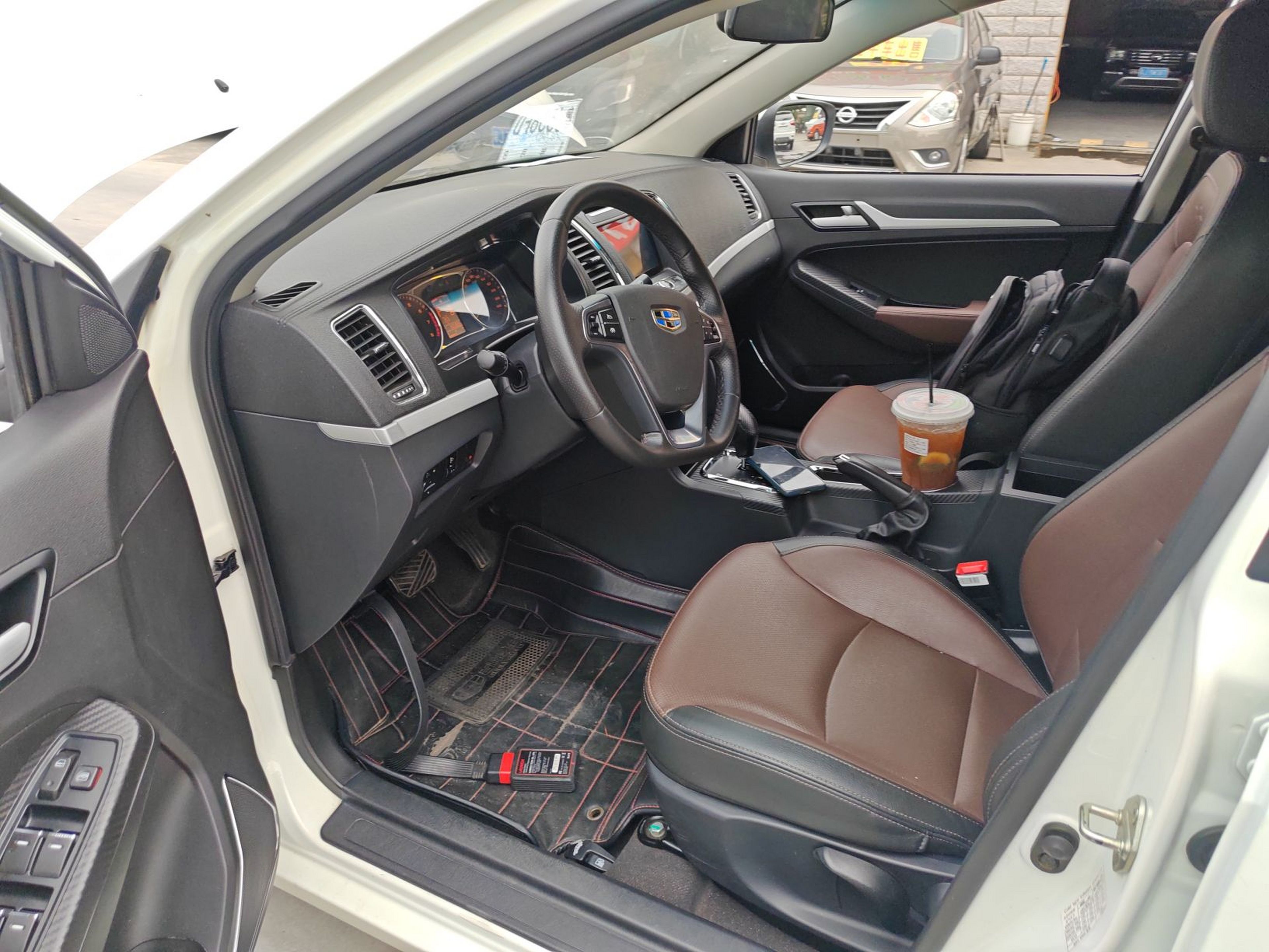 Переднее сиденье в автомобиле