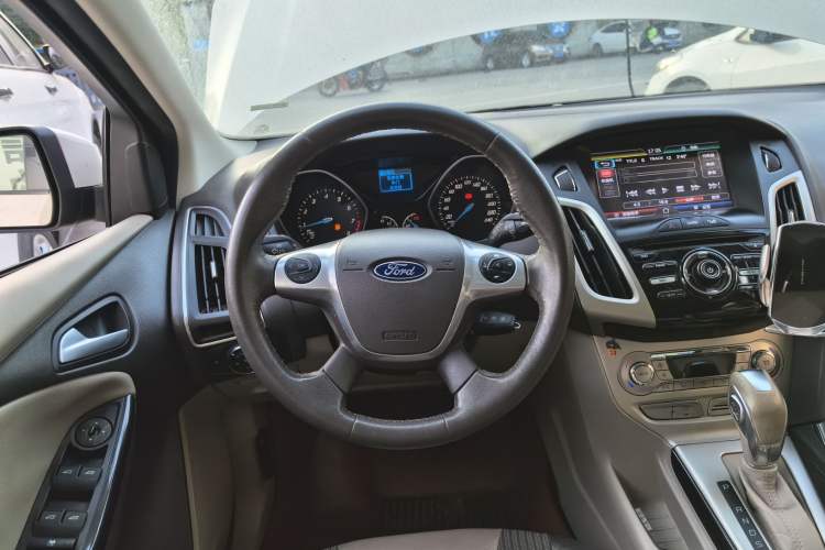 Used Ford Focus 2012 Hatchback 1.6L Automatic Fashion Edition
