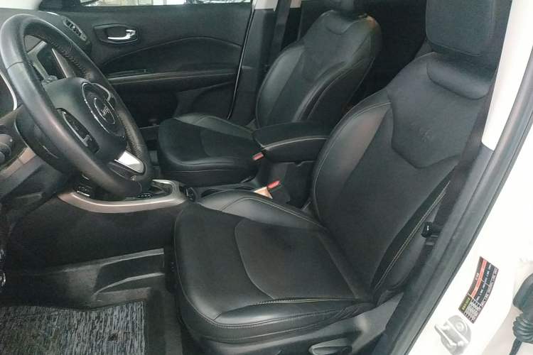 Used  Compass 2017 200T Automatic Family Edition
