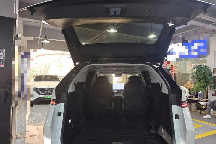 Used XPeng X9 2024 702 Ultra-Long Range Pro
