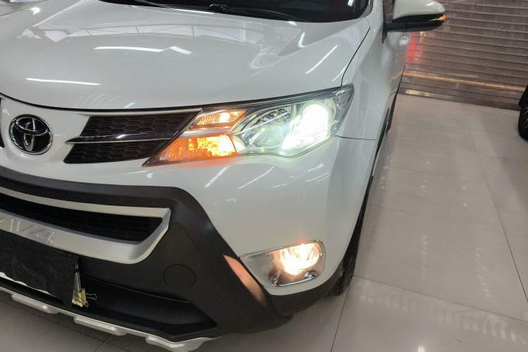 Used Toyota RAV4 2015 2.0L CVT Two-Wheel Drive Fashion Edition
