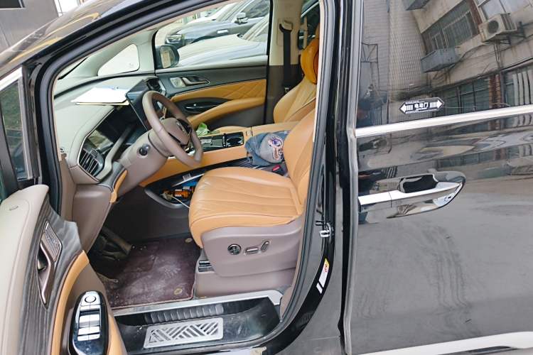 Used Denza D9 2022 DM-i 970 Four-Wheel Drive Flagship Model