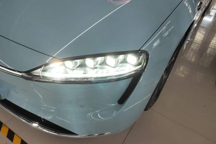 Used Hima Luxeed S7 2025 705 km Pro