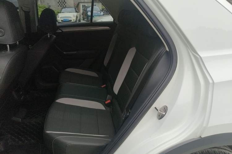 Used Volkswagen T-ROC 2019 230TSI DSG Two-Wheel-Drive Advanced Version China VI Standard
